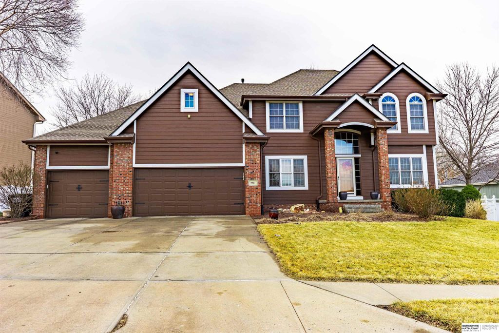 9917 Brentwood Drive, La Vista, NE 68128