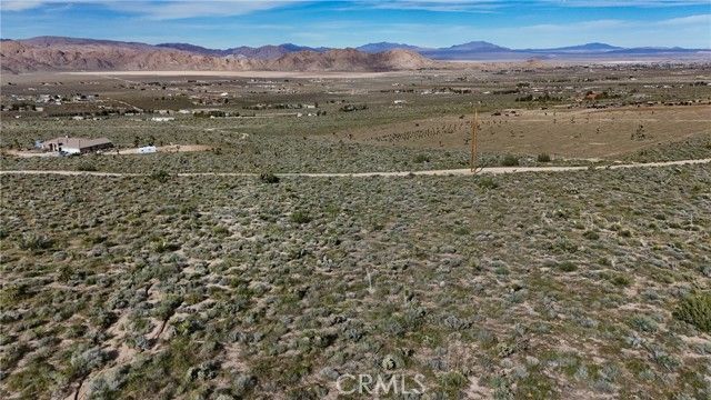 713 Kinglet Road, Apple Valley, CA 92308