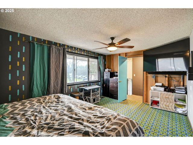 10800 Se KATHY Ln, Boring, OR 97009