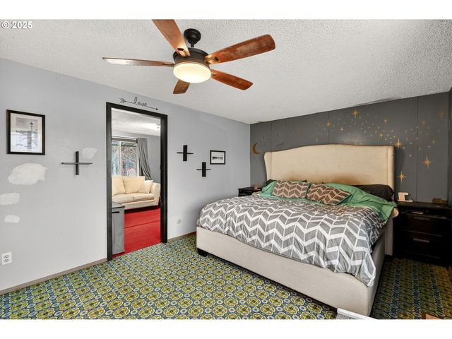 10800 Se KATHY Ln, Boring, OR 97009