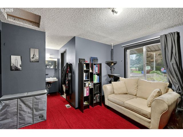 10800 Se KATHY Ln, Boring, OR 97009