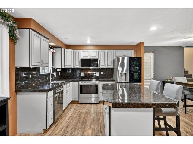 10800 Se KATHY Ln, Boring, OR 97009