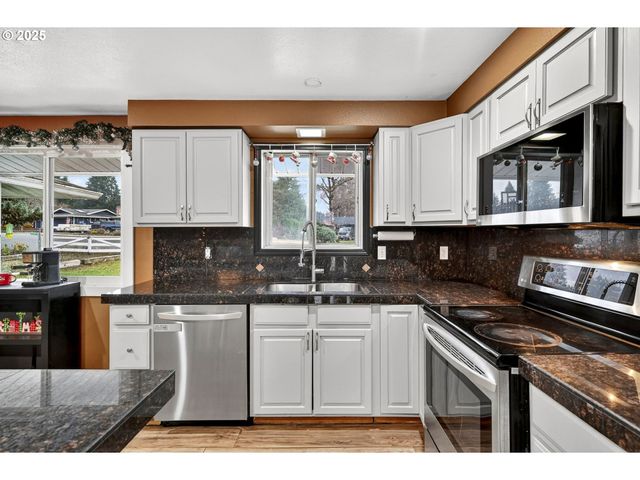 10800 Se KATHY Ln, Boring, OR 97009