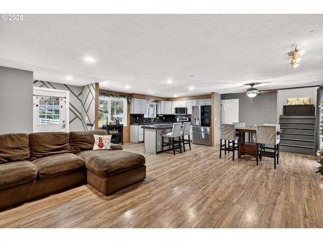 10800 Se KATHY Ln, Boring, OR 97009