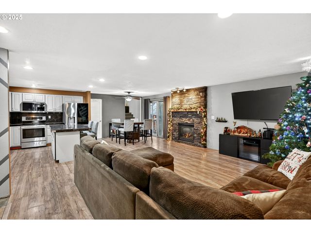 10800 Se KATHY Ln, Boring, OR 97009