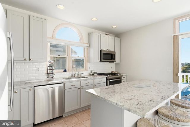 18 W TEBCO TER, Long Beach, NJ 08008