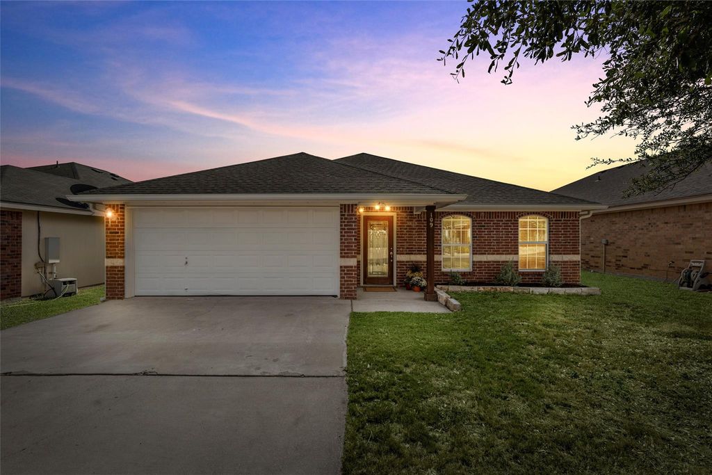 109 Quartz DR, Jarrell, TX 76537