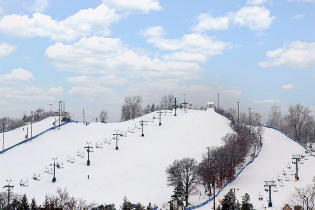 212 Interlachen Road, Burnsville, MN 55306