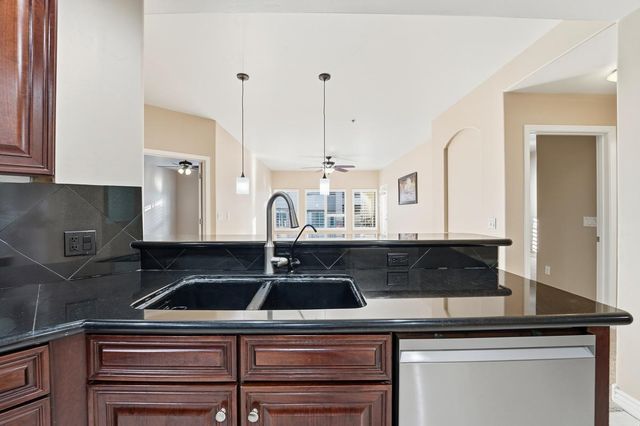 5350 E Deer Valley Drive Unit 3232, Phoenix, AZ 85054