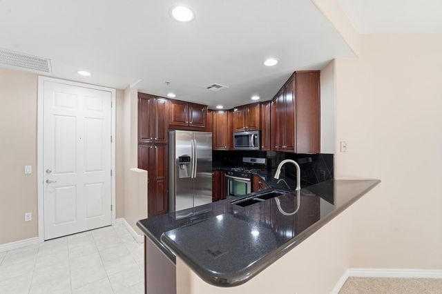 5350 E Deer Valley Drive Unit 3232, Phoenix, AZ 85054