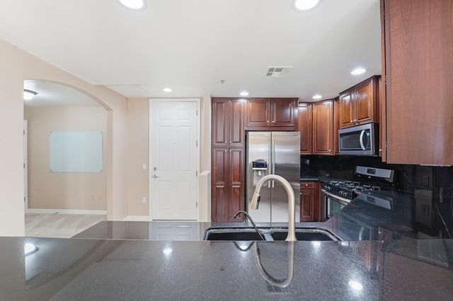 5350 E Deer Valley Drive Unit 3232, Phoenix, AZ 85054