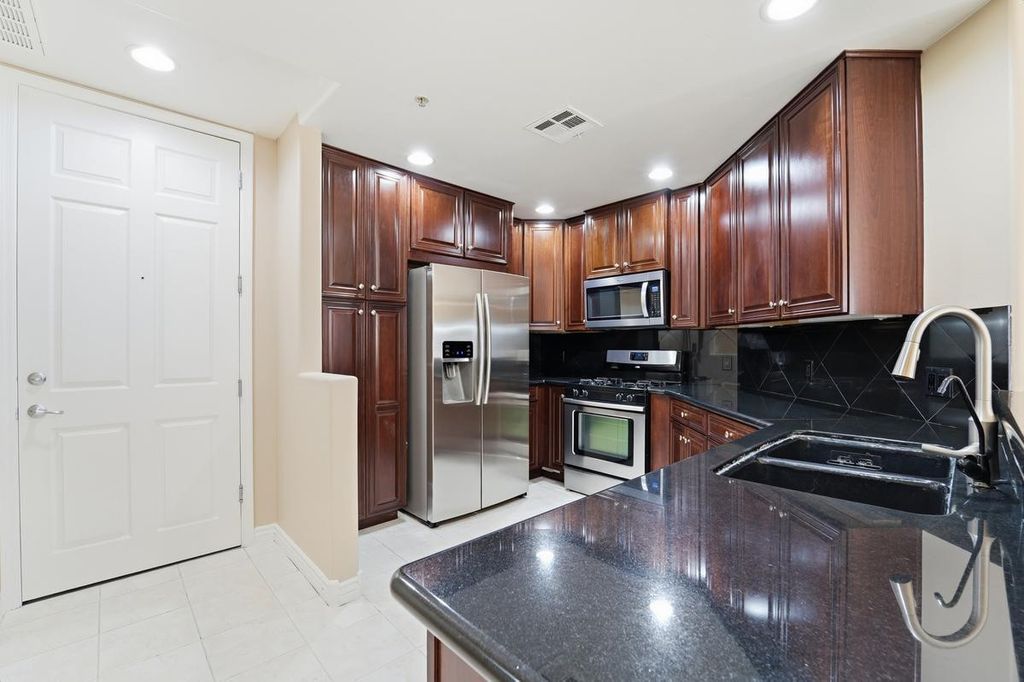 5350 E Deer Valley Drive Unit 3232, Phoenix, AZ 85054