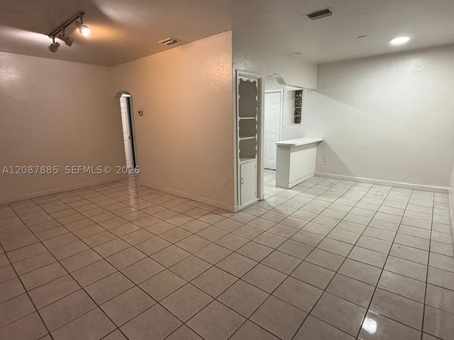 2484 SW 10th St, Miami, FL 33135
