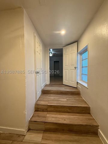 2484 SW 10th St, Miami, FL 33135