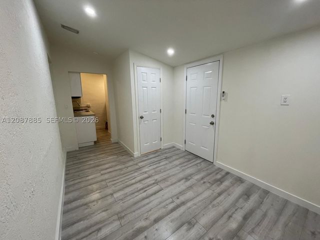 2484 SW 10th St, Miami, FL 33135