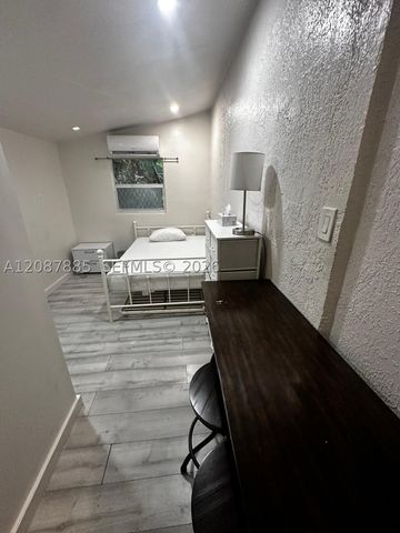 2484 SW 10th St, Miami, FL 33135