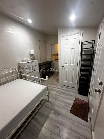 2484 SW 10th St, Miami, FL 33135