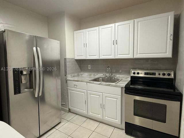 2484 SW 10th St, Miami, FL 33135
