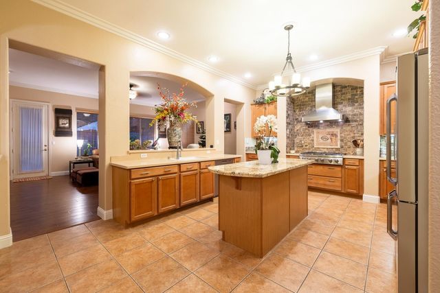 3750 Clubside Ln, Sacramento, CA 95835