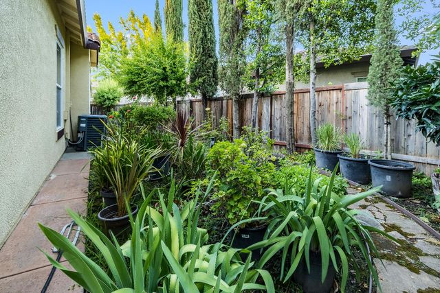 3750 Clubside Ln, Sacramento, CA 95835