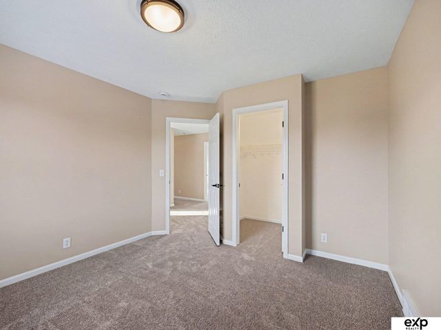 19605 Pierce Street, Omaha, NE 68130