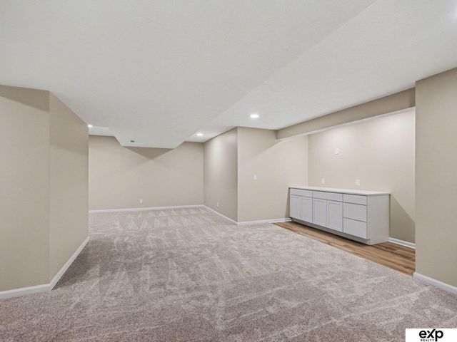 19605 Pierce Street, Omaha, NE 68130