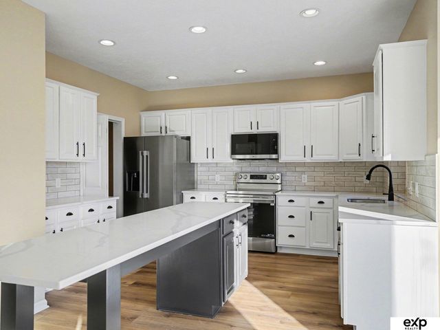 19605 Pierce Street, Omaha, NE 68130