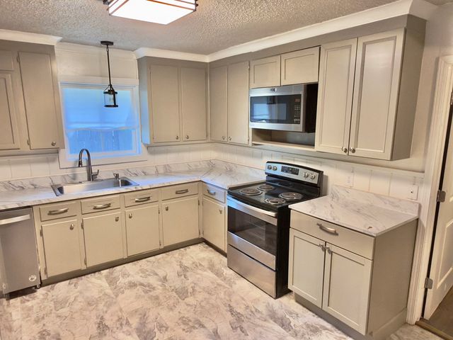 206 Massee Dr, Dothan, AL 36301