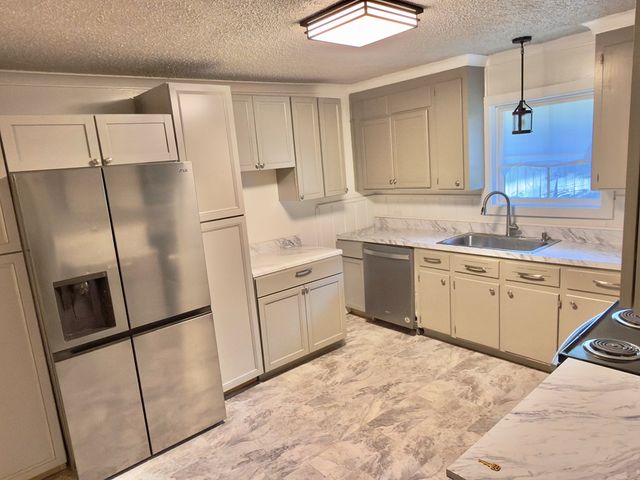 206 Massee Dr, Dothan, AL 36301