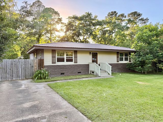 206 Massee Dr, Dothan, AL 36301