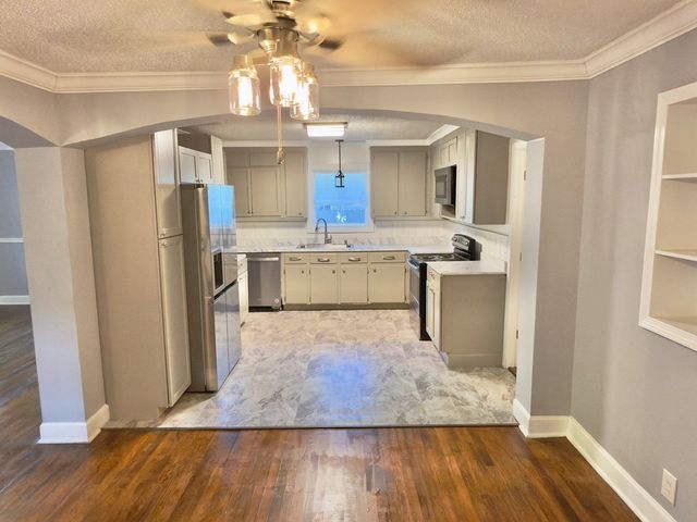 206 Massee Dr, Dothan, AL 36301