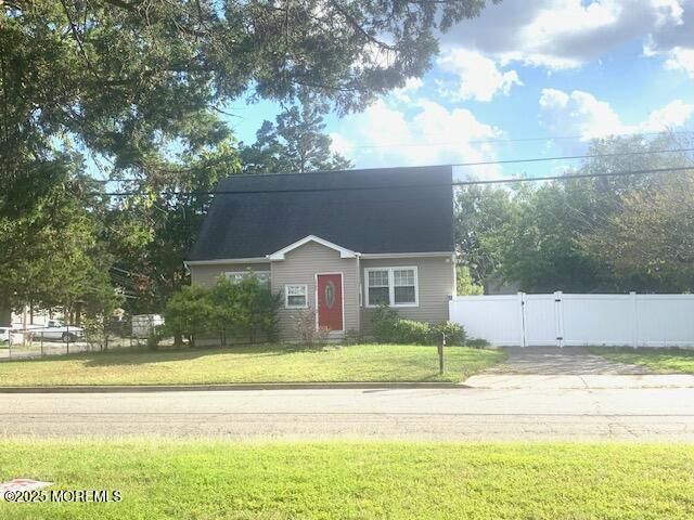 1560 Whittier Avenue, Toms River, NJ 08753