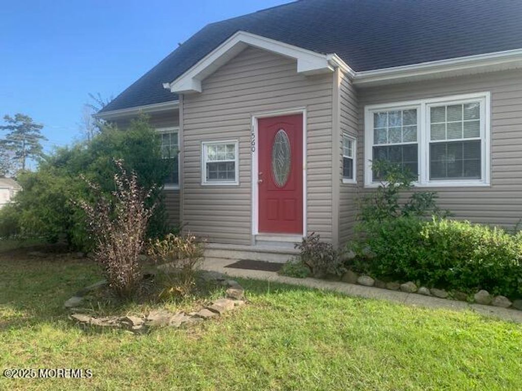 1560 Whittier Avenue, Toms River, NJ 08753