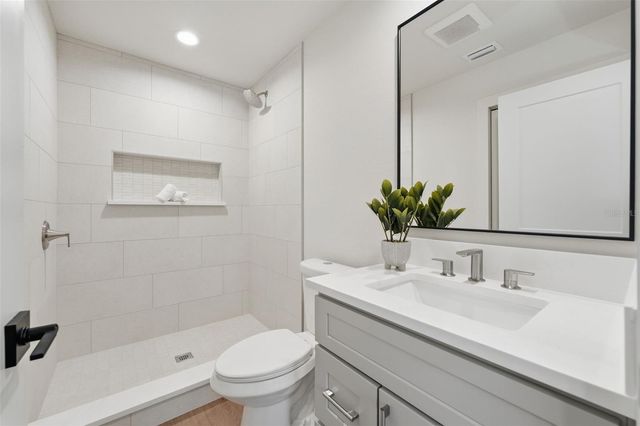 241 OVERLOOK DRIVE, Chuluota, FL 32766