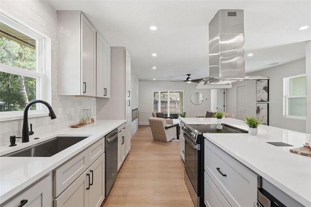 241 OVERLOOK DRIVE, Chuluota, FL 32766