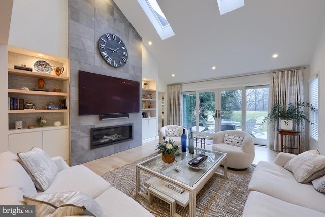 33 DEER FORD DR, Lancaster, PA 17601