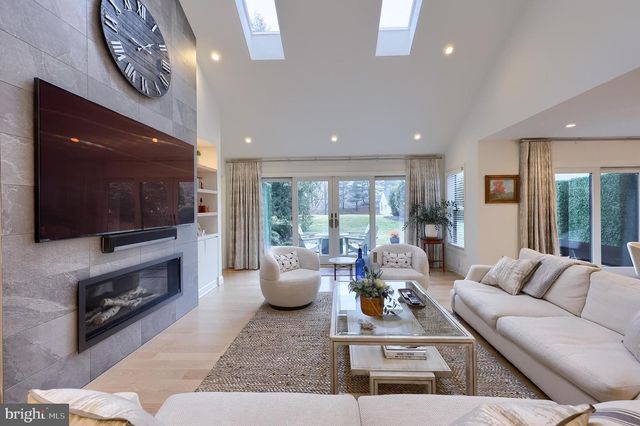 33 DEER FORD DR, Lancaster, PA 17601