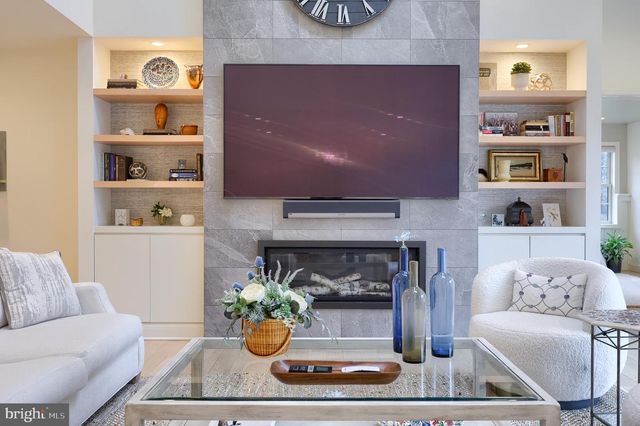 33 DEER FORD DR, Lancaster, PA 17601