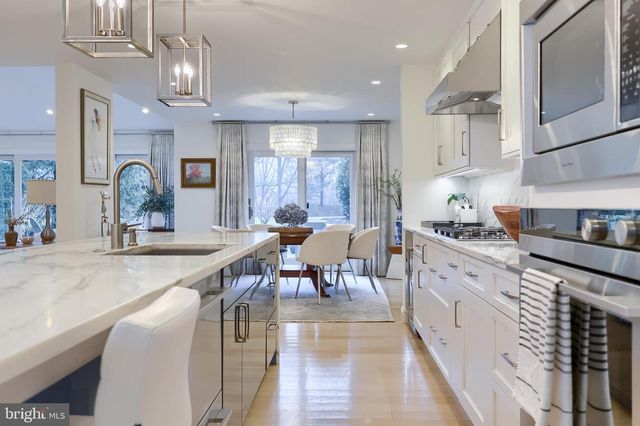 33 DEER FORD DR, Lancaster, PA 17601