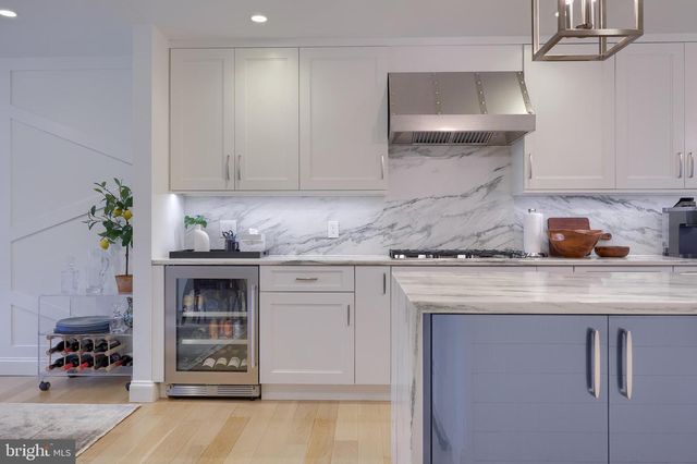 33 DEER FORD DR, Lancaster, PA 17601