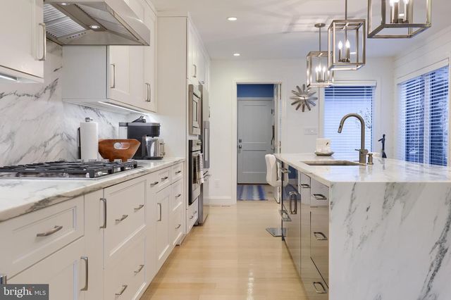 33 DEER FORD DR, Lancaster, PA 17601