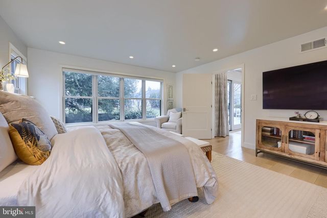 33 DEER FORD DR, Lancaster, PA 17601