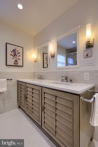 33 DEER FORD DR, Lancaster, PA 17601