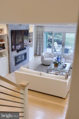 33 DEER FORD DR, Lancaster, PA 17601