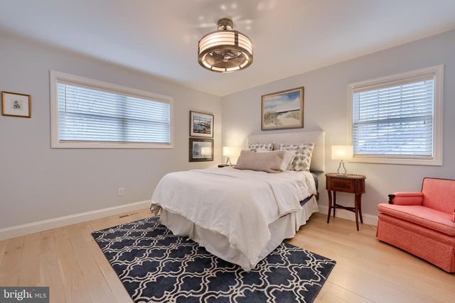 33 DEER FORD DR, Lancaster, PA 17601