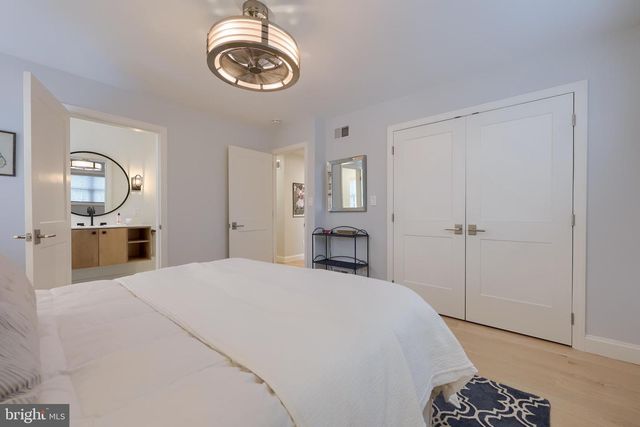 33 DEER FORD DR, Lancaster, PA 17601