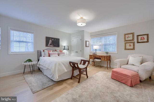 33 DEER FORD DR, Lancaster, PA 17601