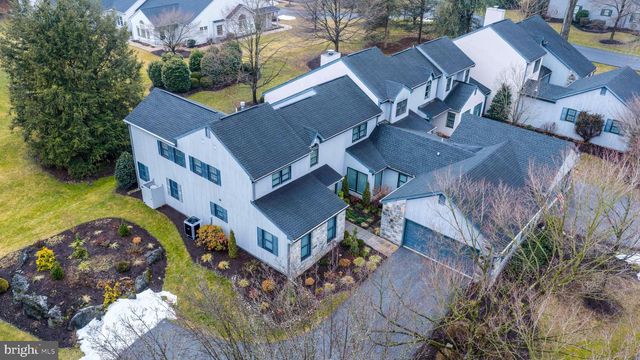 33 DEER FORD DR, Lancaster, PA 17601