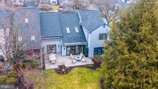 33 DEER FORD DR, Lancaster, PA 17601