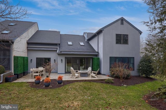 33 DEER FORD DR, Lancaster, PA 17601